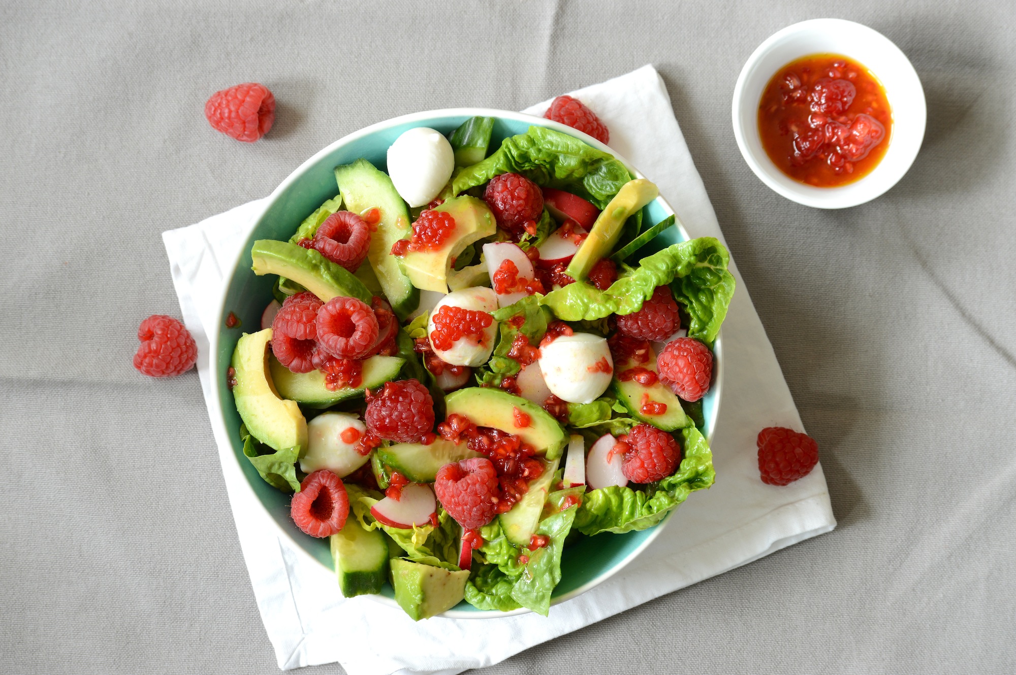 Salat mit Mozzarella und Himbeeren | ULoop Magazin