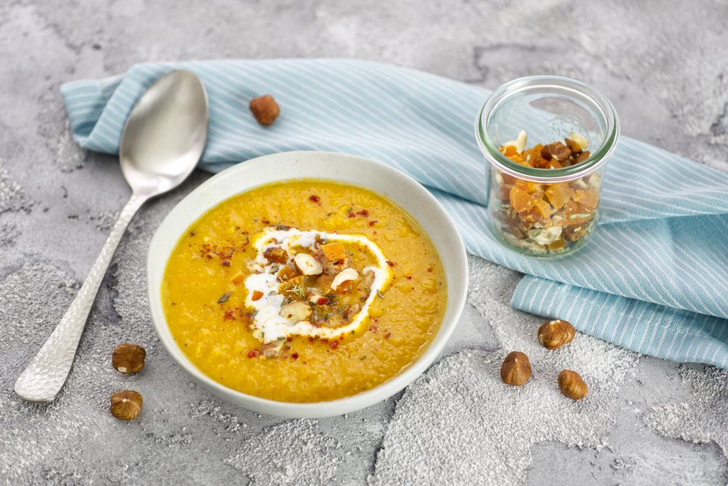 Rezept: Ayurvedische Suppe mit Kohlrabi, Süßkartoffeln und Topping ...