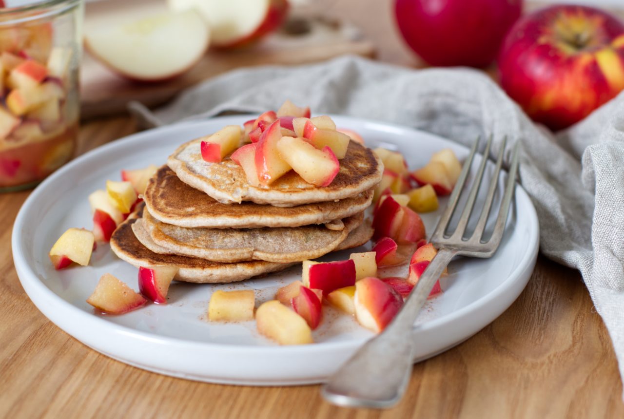Grundrezept: Vegane Bananen-Pancakes mit Apfelkompott