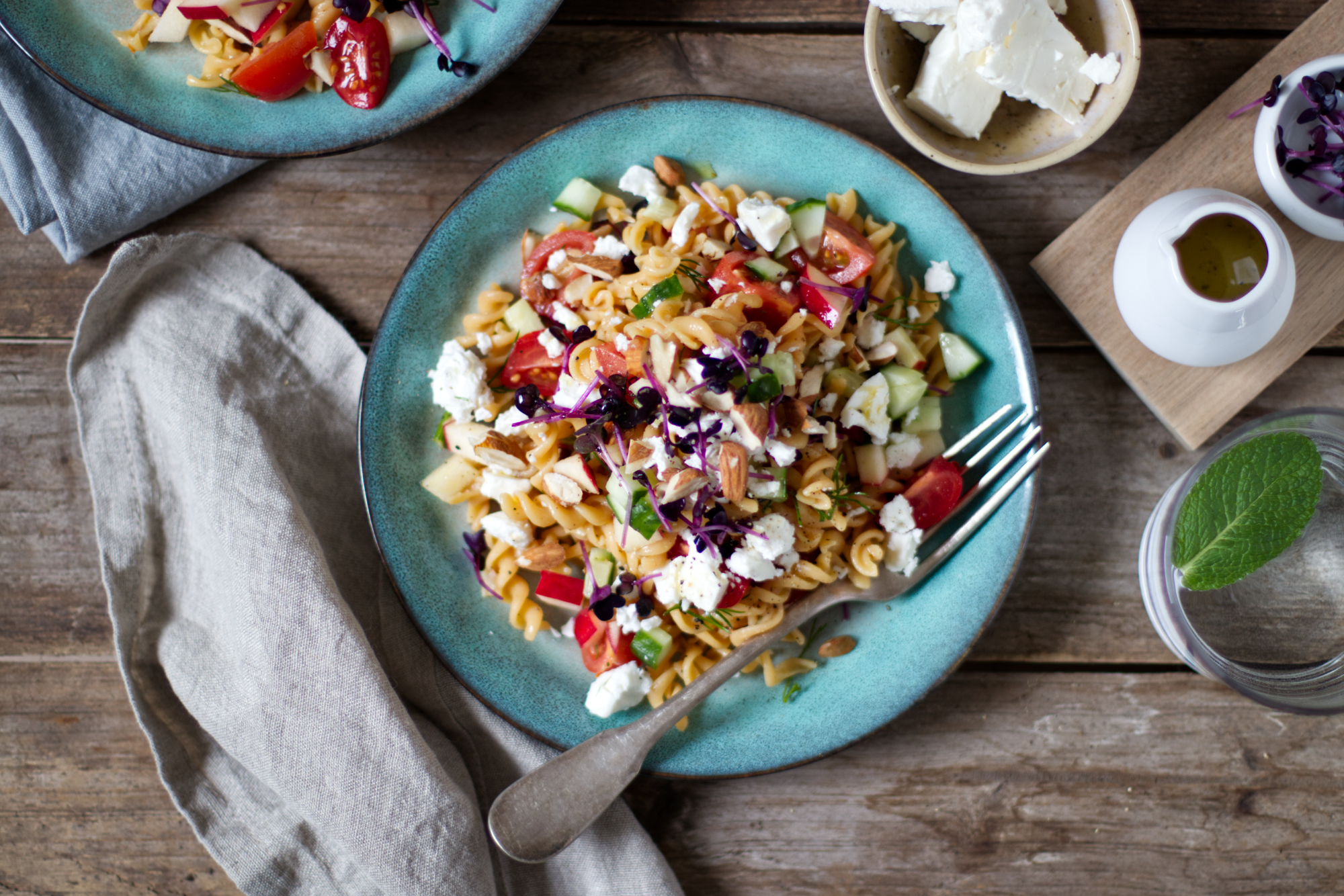 Essen nach dem Sport: Linsennudel-Salat mit Feta und Tomaten