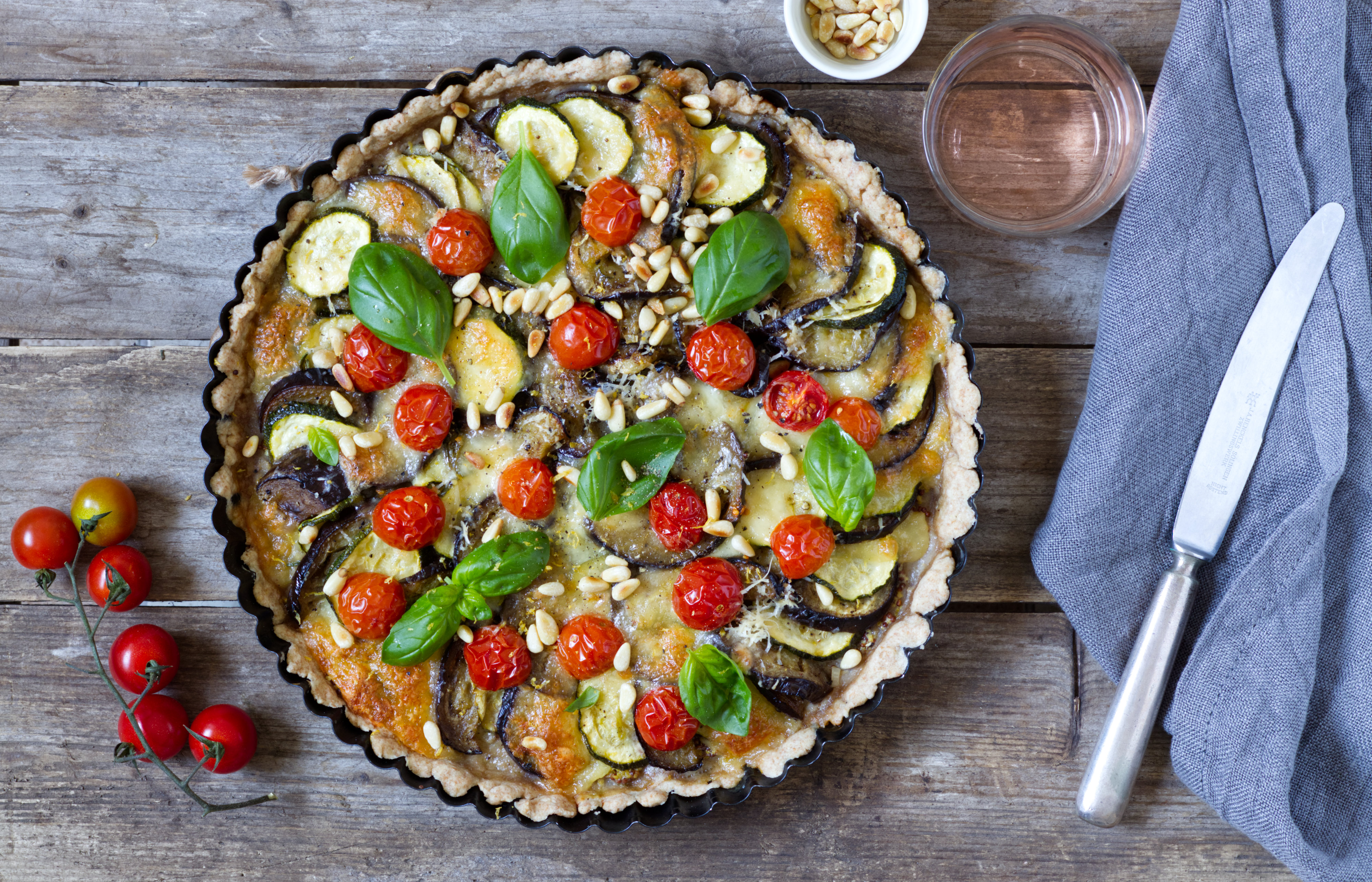 Rezept: Auberginen-Zucchini-Tarte mit Tomaten | ULoop Magazin
