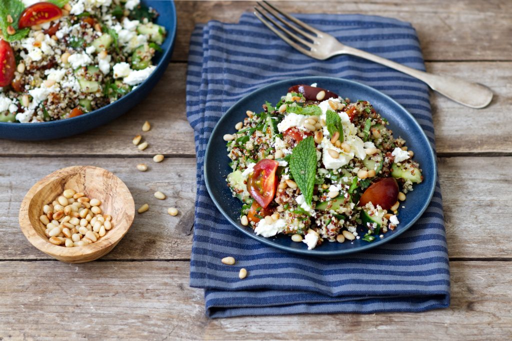 Rezept: Quinoa-Tabouleh mit Feta und Pinienkernen | ULoop Magazin