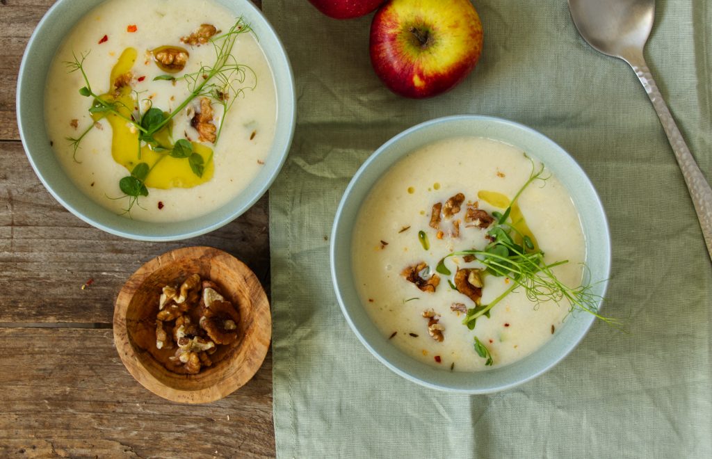 Rezept: Blumenkohl-Pastinaken-Suppe mit Apfel | ULoop Magazin